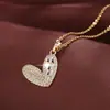 Moda vento doce Amor pingente meio vazado colar delicado Coringa enviar namorada corrente clavícula pronta atacado acessórios