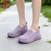 Sapatos femininos de malha esportivos respiráveis com sola leve para atacado transfronteiriço 2026 Primavera/Outono novos slip-on preguiçosos moda versátil feminina