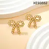 Estilo Nuevo Oro de 18K Acero Inoxidable Chapado en Oro Acero de Titanio Estilo Pequeño Fragante Flor Incrustada Perla Pendientes Venta al por Mayor