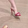 Novas Sandálias de Salto Alto Transparentes com Laço Vermelho de Bico Fino e Aberto para Mulheres com Salto Agulha, Sandálias Sexy de Tira Única e Chinelos para o Verão