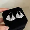 Elegante HerederaEstilo Fresco Bolso de Lunares Plateados Arete Arete Único Mujer 2026 Aretes Súper Hermosos