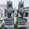 Un par de grandes adornos de qilin de piedra azul tallada en piedra para entrada de villa, empresa, hotel, fábrica y patio, hechos de piedra natural