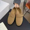 Mocassins estilo vintage para mulheres, nova coleção de outono, com fivela de metal e salto oculto, 2026 sapatilhas casuais e versáteis estilo Birkenstock