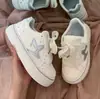 Zapatos Blancos para Mujer 2026 Otoño Nueva Llegada Estilo Popular Suela Gruesa Ligeros Casuales Deportivos Zapatos de Tabla Fondo Plano Zapatos de Pan para Pareja