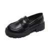 Zapatos de mujer de cuero estilo británico con suelas gruesas, nuevo modelo 2026, mocasines slip-on de tacón grueso, punta redonda, el talón se puede pisar, zapatos casuales slip-on