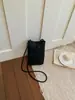 Bolsa de Teléfono Mini de Cuero Suave de Moda al por Mayor, Casual, Nicho, Estilo Ins para Mujer, Bolso de Hombro Cruzado Ligero para el Día a Día