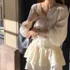 Enviado. Camisa feminina inflada de moda estilo ins coreano com cadarço e ilhós, top casual solto para mulheres 18762