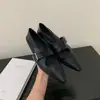Zapatos Mary Jane Puntiagudos Tallados Vintage Chuyuji para Mujer, Zapatos de Una Sola Hebilla Bajos con Aumento Interno de Altura, Zapatos Pequeños de Cuero Versátiles para el Trabajo
