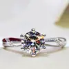 Pinduoduo Mais Vendido Anel de Moissanite Feminino 1 quilate Seis Garras Simples Elegante Platina 18K Simulação de Platina Proposta