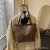 Bolso de Mano de Gran Capacidad a la Moda 2026 Nuevo Modelo Textura de Nicho Versátil Moda Casual Bolso de Hombro Bolso Tote para Viajes