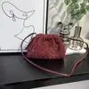 Bolsa Nuvem Camurça Fosca Retrô Boca Dourada Bolsa Tecida à Mão 2025 Nova Bolsa de Mão Pregueada Formato Dumpling