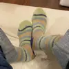 Calcetines de Estilo Coreano para Pareja con Rayas Gruesas de Media Pantorrilla Bloques de Color Ins de Moda Terciopelo Falso de Visón Calientes de Otoño e Invierno Espesos y Peludos Largos