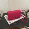 Nova Bolsa com Design de Nicho Preta Francesa de Ombro Pequena Quadrada para o Trabalho de Alto Valor com Padrão de Crocodilo Bolsa de Ombro Transversal