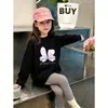 Camiseta de manga larga 100% algodón para niña 2026 nuevo top infantil elegante para niñas, para primavera y otoño, camiseta básica con estampado de dibujos animados