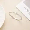Pulseira de Aço Inoxidável Anel Aberto em Forma de C 18K Não Desbota Feminina Luxo Leve High-End Pulseira de Aço Titânio Banda Lisa Direto do Fabricante