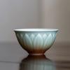Taza Maestra Celadón con Pétalos en Relieve para Mascota Hogar Personal Taza Individual Juego de Té Kung Fu Taza para Cata de Té Cerámica Té Taza Pequeña