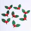 Navidad Hoja Verde fruto rojo accesorios de decoración hoja triangular diy accesorios de tela colgante para árbol de Navidad decoraciones navideñas