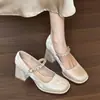 Elegantes zapatos Mary Jane de diseño satinado de nicho con tacón grueso, corte bajo, hebilla de una sola tira, zapatos de tacón medio-alto para mujer