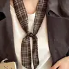 Novo lenço de seda com miçangas em chifon de estilo ins, nicho, com design retrátil, protetor de pescoço moderno, faixa decorativa para pescoço para camisetas e malhas