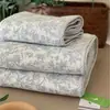 Corea del Sur Algodón de Ganso Cubierta de Cama Juego de Tres Piezas Lavable a Máquina Algodón de Doble Cara Acolchado Sábana de Cama Acolchada Manta Universal para Todas las Estaciones