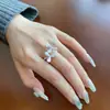 Anillo Asimétrico de Flores Pequeñas, Femenino, Elegante, Versátil, Anillo Abierto Apilable, Anillo Único Estilo Ins para Dedo Índice, Transfronterizo