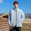 Chaqueta Ligera de Plumas para Hombre Otoño Invierno 2026 Estilo Nuevo con Capucha Corta Portátil Ligera Chaqueta de Plumas Acanalada Cálida para Hombre