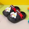 Novedad de Verano Estilo Hueco Transpirable Zuecos de Superhéroe para Niños con Suelas Suaves, Protección para los Pies y Diseño de Punta Cerrada para Guardería, Hogar y Playa