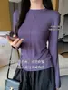 Camiseta de Manga Larga con Cuello Redondo y Botones al Frente K2612 para Mujer Otoño Temprano Hombro Normal Corte Ajustado Favorecedora Ropa Interior Manga Campana Top Básico