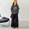 Conjunto de Moletom e Calça Cargo Listrada Falsa de Duas Peças Casual Estilo Coreano Novo para Meninas Mais Velhas - Primavera e Outono 2026