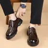 Zapatos de cuero casuales de negocios para hombre de capa superior, cuero genuino, elegantes, versátiles, ligeros, zapatos de un solo color, zapatos para hombre con cordones y suela gruesa