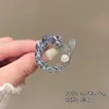 Broche Cauda de Peixe de Luxo Leve e de Alta Qualidade, Corsage de Design de Alta Qualidade com Cristal de Imitação, Acessórios de Alfinete de Pérola de Imitação Modernos e Exquisitos