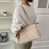 Bolsa de ombro retrô, minimalista e casual estilo coreano para mulheres, nova coleção 2026, apresentando uma textura única, grande capacidade e um design moderno adequado para o dia a dia.