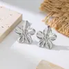 Brincos de prata com design de personalidade europeu e americano, flor de borboleta com pino de prata, brincos de aço titânio com temperamento fashion para mulheres, não desbotam, atacado, Coringa