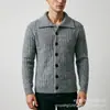 Suéter Cardigan Novo Transfronteiriço 2026, Estilo Casual Preguiçoso Retro Americano, Tricô com Gola Reversível, Jaqueta Masculina de Cor Sólida