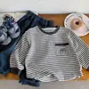 Camiseta Bangcheng para Niños Otoño 2026 Nueva Rayada de Manga Larga con Cuello Redondo Pulóver Ropa Versátil para Niños a