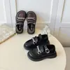 Mocassins de Couro para Meninas com Solas Macias, Novo Modelo Primavera 2026, Sapatos Pequenos de Couro Pretos para Meninas Mais Velhas, Sapatos Antiderrapantes para Estudantes