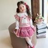 Traje de primavera para niñas 2025 nuevo estilo estilo universitario niños primavera y otoño falda jk chaleco conjunto de tres piezas para bebé