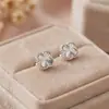 Pendientes de Botón de Plata de Ley S999 con Trébol de Cuatro Hojas para Mujer Diseño de Nicho de Moda Sensación de Alta Gama Cierre de Rosca Perforación de Oreja Pendiente Venta al por Mayor