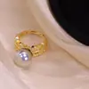 Anillo de Perla con Calados Estilo Palacio Francés Retro de Gama Alta Anillo de Joyería de Lujo Accesible Transfronterizo Europeo y Americano para Mujer