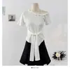 Suéter Francês de Gola Assimétrica Off-Shoulder de Manga Curta Verão com Laço na Orelha Top Curto Slim para Mulheres