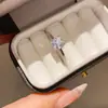 Anel Aberto Quadrado de Zircônia Cúbica Estilo Coreano Moda Versátil para o Dia a Dia Anel para Dedo Indicador Design Personalizado Senso de Estilo Joia de Mão de Nicho Venda por Atacado