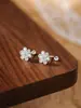 Uña de Oreja Simple de Plata de Ley S999 Flor de Loto Moda Femenina Versátil para Dormir Sin Quitar Uña del Cartílago de la Oreja Flor Tornillo Oreja