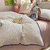 Nuevo Conjunto de Cuatro Piezas de Hilo Bouclé de Alta Calidad Clase A con Borde de Concha 2026 (Más Vendido en Xiaohongshu)