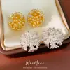 Tarrachas de Orelha em Cluster de Flores Galvanizadas com Ouro Real 18K, Brincos de Nicho Exquisitos e Versáteis com um Toque de Luxo Leve e de Alta Qualidade para Mulheres