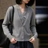 Cárdigan de punto fino con cuello en V, mangas largas y diseño de patchwork de encaje, top de dos piezas simulado, nuevo para Otoño/Invierno 2026