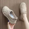 Sapatos casuais femininos K6811 de corte baixo, tênis confortáveis, novos sapatos casuais de couro para o outono de 2026, sola macia para gestantes