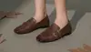 YsshadiR sapatos mocassins retrô 2026 femininos de calçar bico quadrado em couro para primavera e outono estilo britânico com fivela sapatos de sola única femininos