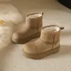 Botas de neve femininas forradas com fleece para outono e inverno de 2026, estilo novo, com sola grossa, que aumentam a altura, bico redondo, estilosas, versáteis, botas curtas quentes