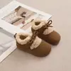 Zapatos cálidos de estilo retro para niñas, colección de invierno 2026, zapatos de algodón con forro de felpa y lazo para niños, zapatos para bebé con suela suave, al por mayor