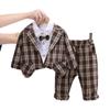 Traje a cuadros guapo para bebé de tres piezas, primavera y otoño 2025, nuevo estilo, ropa de caballero para niño pequeño, traje de primavera para niños